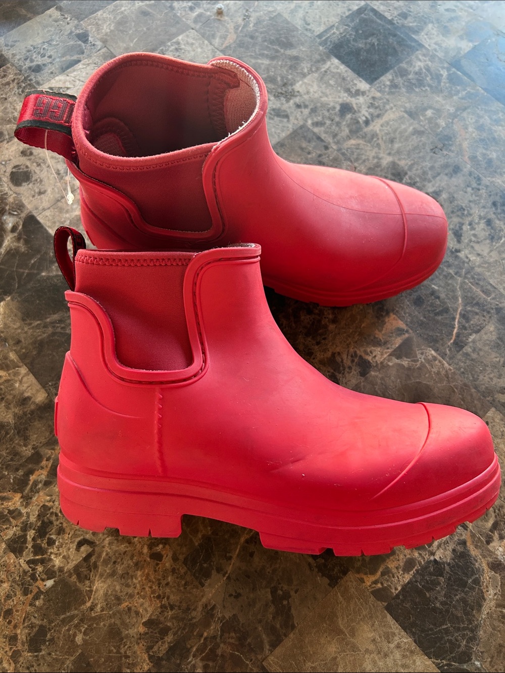 NWT 🆕 UGG Women’s Red Droplet Waterproof Chelsea Rain Boots size 7